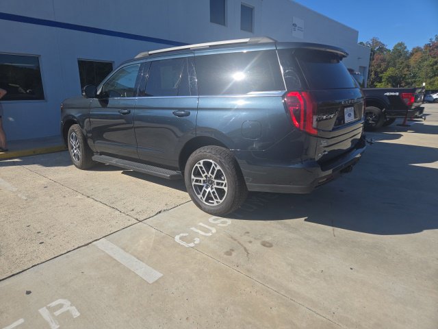 Used 2025 Ford Expedition Active AWD/4WD image 14
