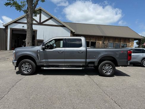 Used 2025 Ford F250 Lariat AWD/4WD image 2