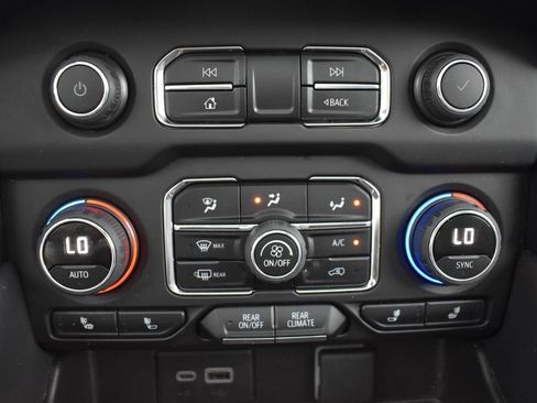 Used 2023 Chevrolet Suburban RST w/ Luxury Package AWD/4WD image 18