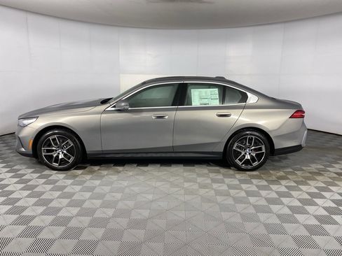 New 2026 BMW 530i xDrive w/ Premium Package image 5