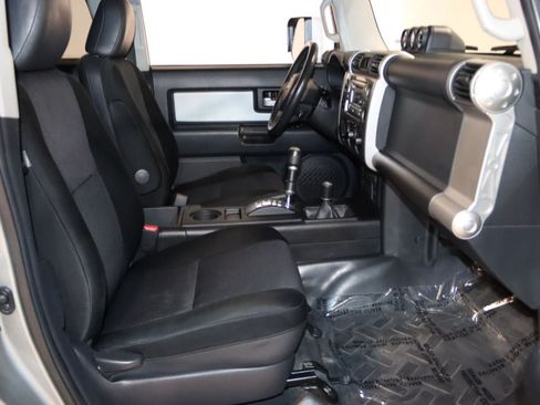 Used 2012 Toyota FJ Cruiser 4WD w/ Upgrade Pkg image 53