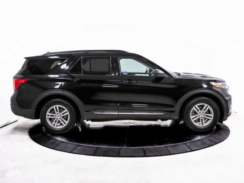 Used 2023 Ford Explorer XLT image 8