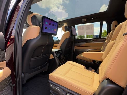 Used 2026 Cadillac Escalade IQL Sport 2 AWD/4WD image 10