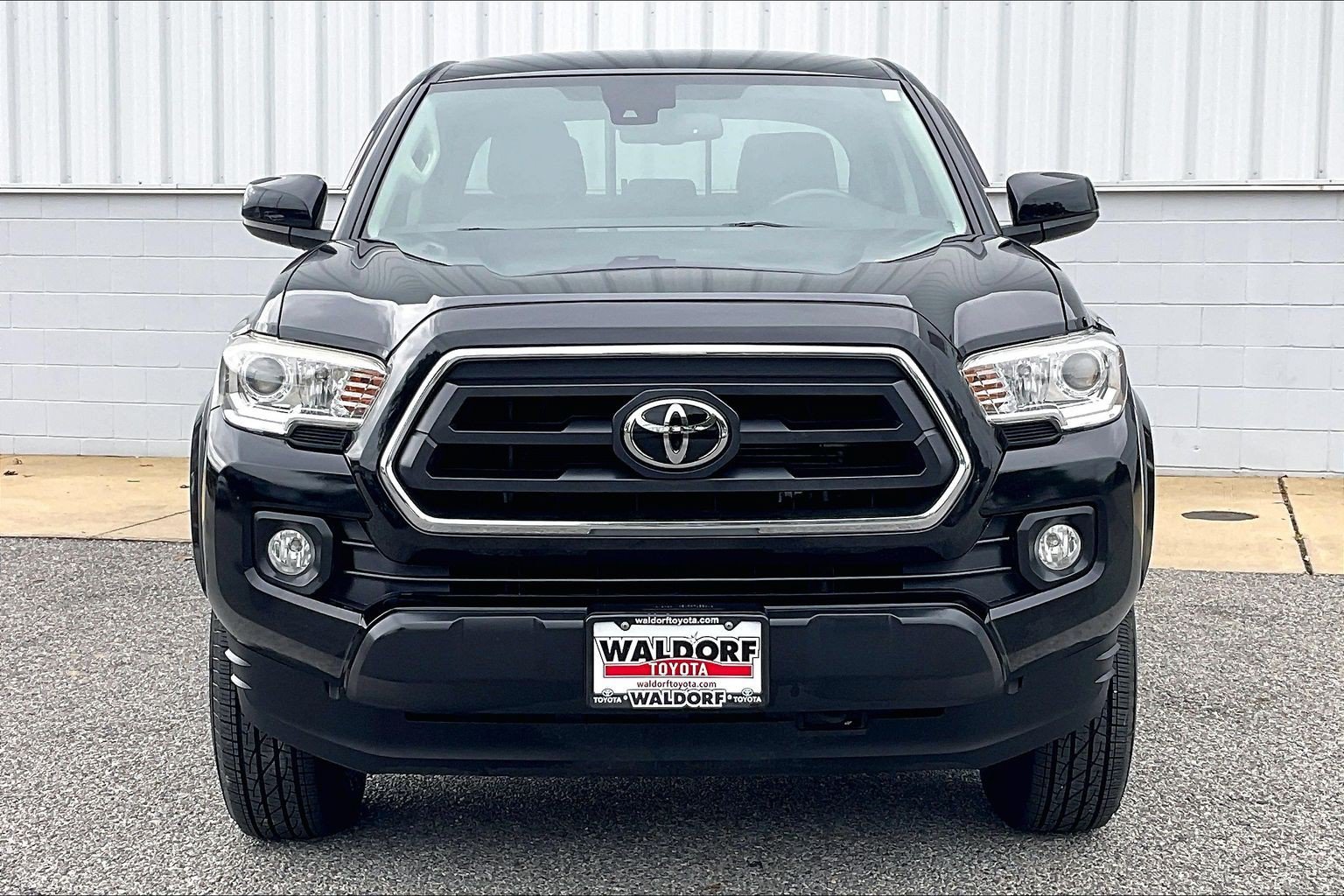 Used 2020 Toyota Tacoma SR5 AWD/4WD image 3