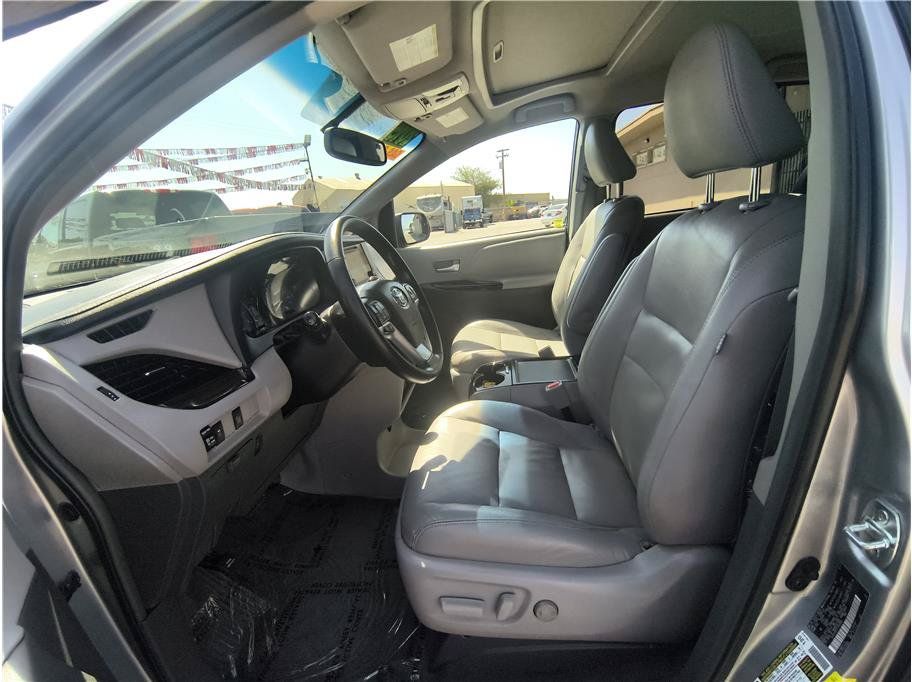 Used 2015 Toyota Sienna XLE FWD image 9