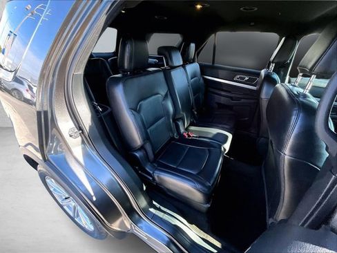 Used 2018 Ford Explorer XLT w/ Equipment Group 202A image 25