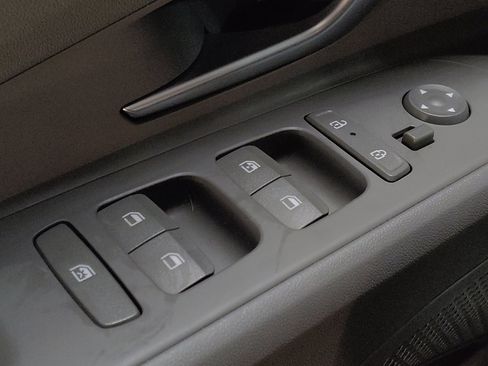 Used 2025 Hyundai Elantra SEL image 27