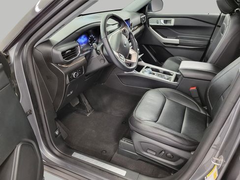 Used 2023 Ford Explorer Limited w/ Equipment Group 301A image 9
