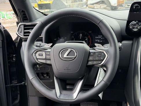 New 2025 Lexus LX 700h Overtrail image 9