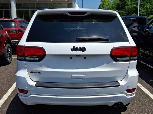 Used 2018 Jeep Grand Cherokee Altitude AWD/4WD image 5