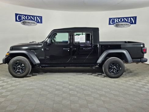 Used 2024 Jeep Gladiator Sport image 2