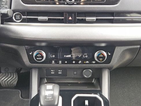 Used 2025 Mitsubishi Outlander SE AWD/4WD image 21