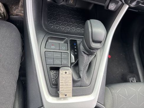 Used 2025 Toyota RAV4 XLE image 18