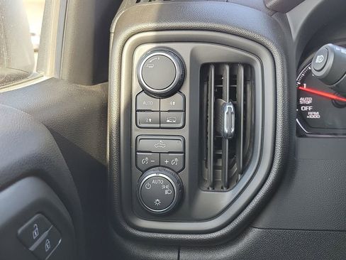 Used 2023 Chevrolet Silverado 1500 Custom image 14