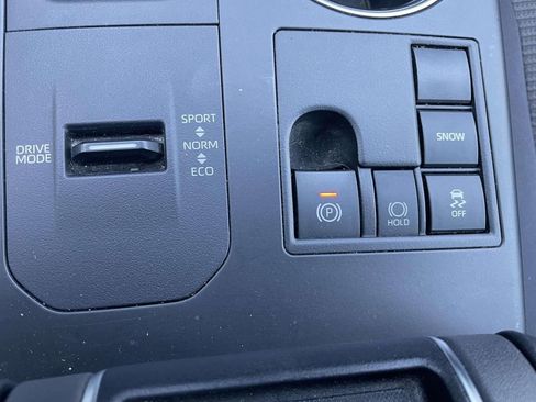 Used 2023 Toyota Highlander LE image 43