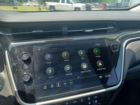Used 2023 Chevrolet Bolt EUV Premier w/ Sun & Sound Package FWD image 10