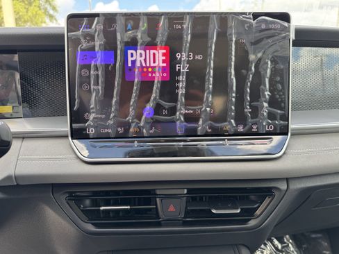 New 2025 Volkswagen Tiguan SE image 21