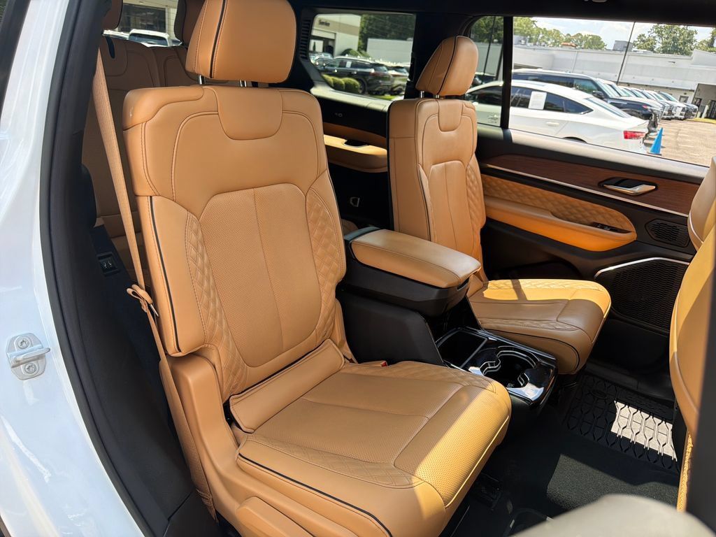 Used 2024 Jeep Grand Cherokee L Summit AWD/4WD image 36