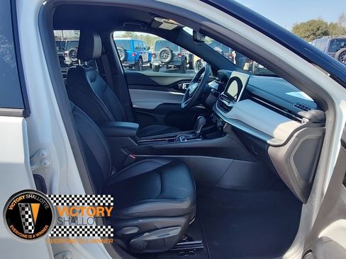 Certified 2025 Jeep Compass Limited image 30