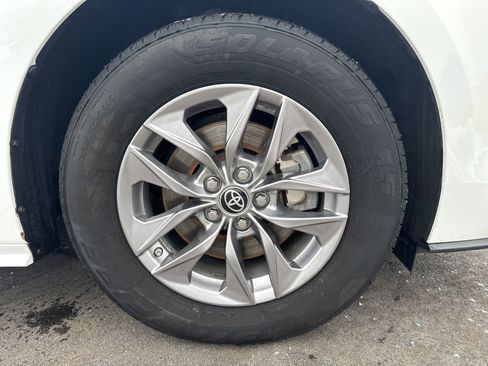 Used 2023 Toyota Sienna LE image 9