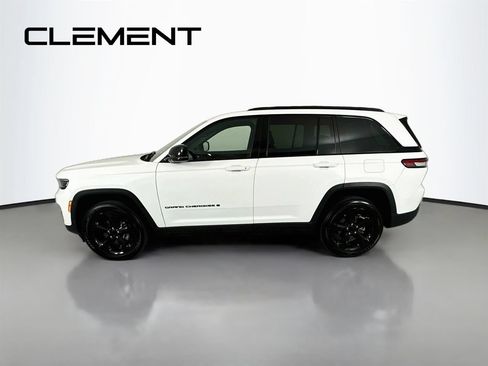 Used 2023 Jeep Grand Cherokee Altitude AWD/4WD image 6