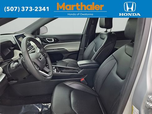Used 2025 Jeep Compass Limited AWD/4WD image 9