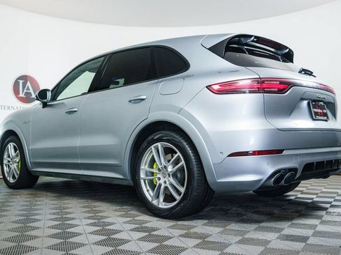 Used 2023 Porsche Cayenne AWD/4WD image 6