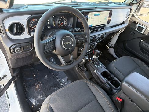 Used 2024 Jeep Wrangler Unlimited Sport AWD/4WD image 4