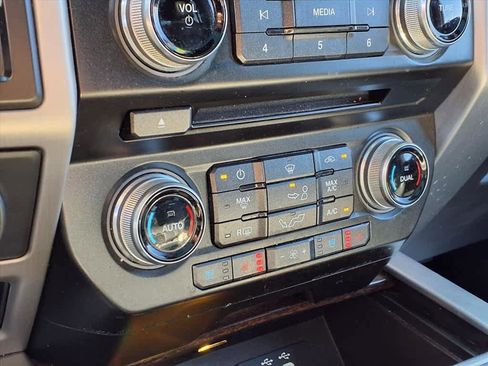 Used 2016 Ford F150 Platinum w/ Equipment Group 701A Luxury image 19