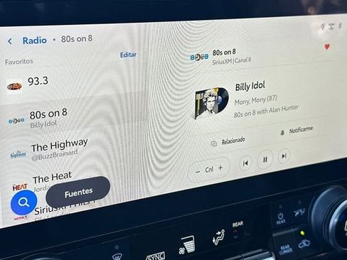 Used 2023 Toyota Highlander XSE FWD image 22