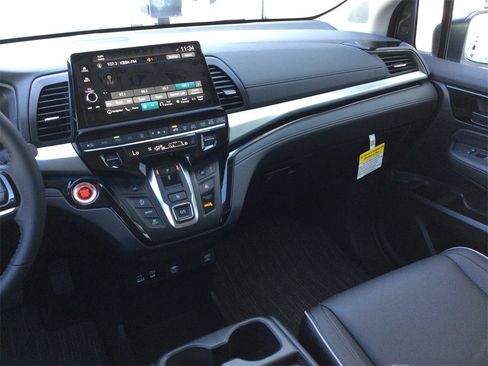 New 2026 Honda Odyssey Touring image 19