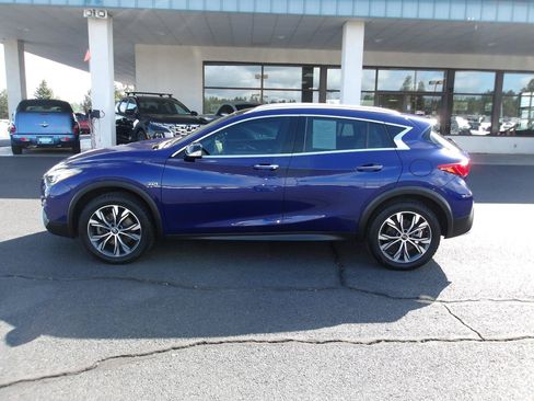 Used 2017 INFINITI QX30 Premium w/ Navigation Package AWD/4WD image 2