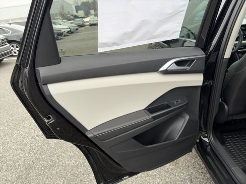 New 2025 Volkswagen Taos SEL image 11