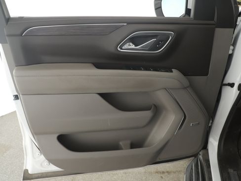 Used 2023 Chevrolet Tahoe LT w/ Luxury Package image 5