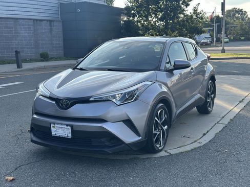 Used 2018 Toyota C-HR XLE image 1