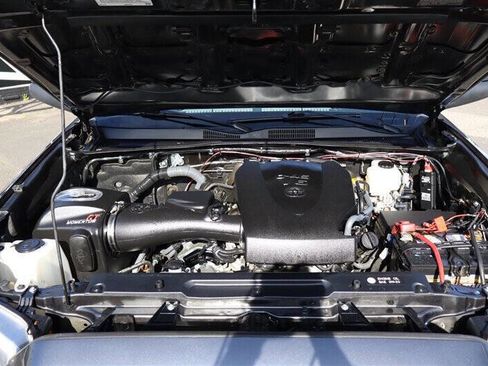 Used 2017 Toyota Tacoma TRD Off-Road w/ Tow Package image 9