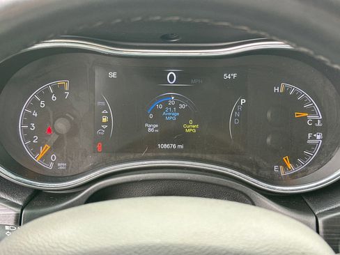 Used 2022 Jeep Grand Cherokee Laredo X RWD image 27