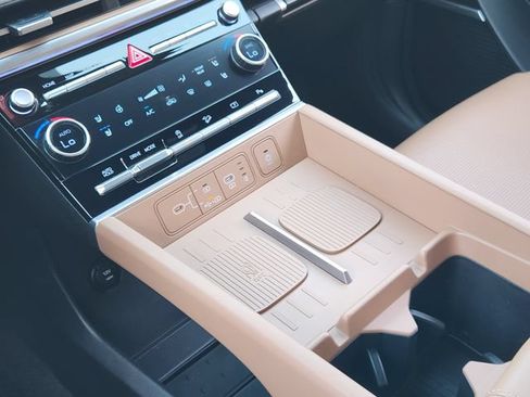 Certified 2025 Hyundai Santa Fe Limited FWD image 14