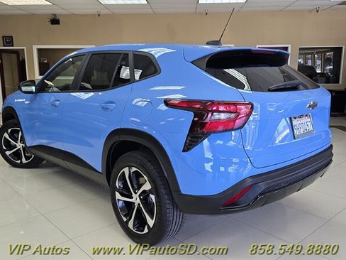 Used 2024 Chevrolet Trax RS w/ Sunroof Package FWD image 4
