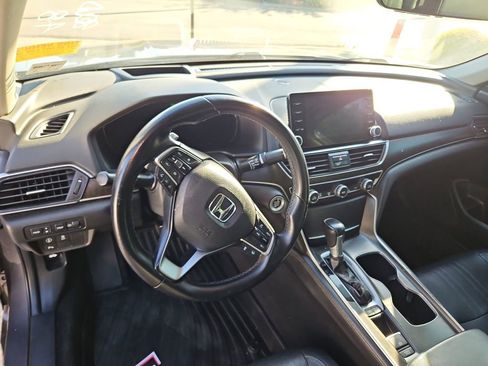 Used 2018 Honda Accord Touring image 8