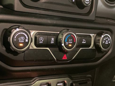 Used 2021 Jeep Wrangler Sport S image 24