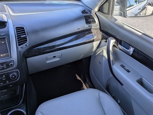 Used 2014 Kia Sorento LX w/ Touring Package (LX) image 17