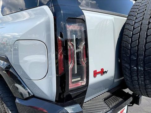 Used 2024 GMC Hummer EV 2X w/ LPO, Illumination Package AWD/4WD image 25