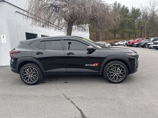 Used 2025 Chevrolet Trax RS w/ Driver Confidence Package video 2