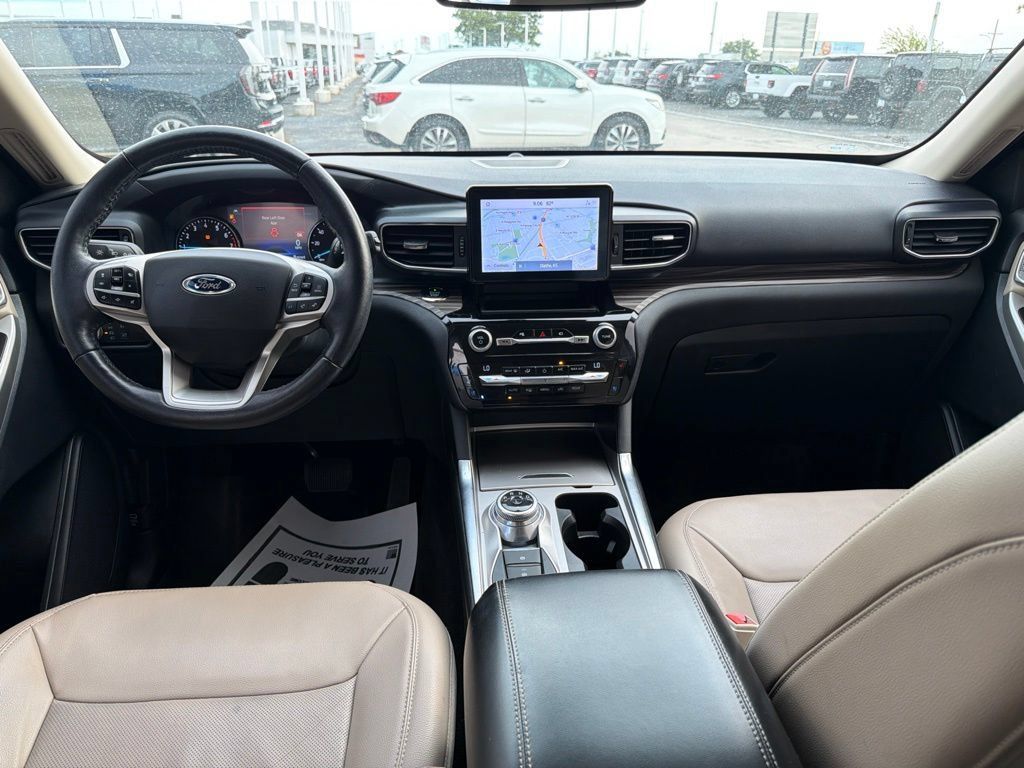 Used 2021 Ford Explorer Limited w/ Equipment Group 301A AWD/4WD image 8
