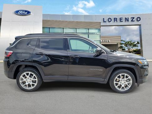 Used 2023 Jeep Compass Latitude w/ Sun and Sound Group AWD/4WD image 4