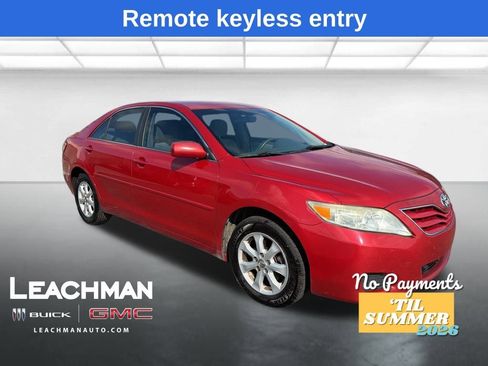 Used 2010 Toyota Camry LE image 1