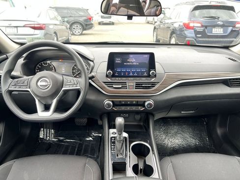Used 2024 Nissan Altima 2.5 SV image 7
