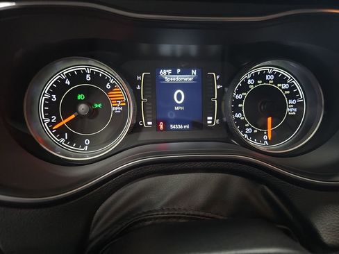Used 2021 Jeep Cherokee Latitude Plus AWD/4WD image 19