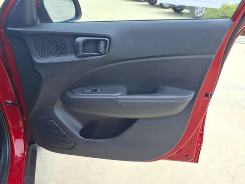 Used 2025 Hyundai Venue Limited FWD image 20